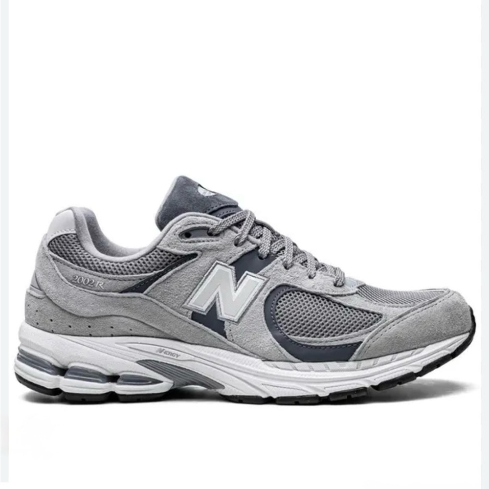 New Balance 2002R - Size 6